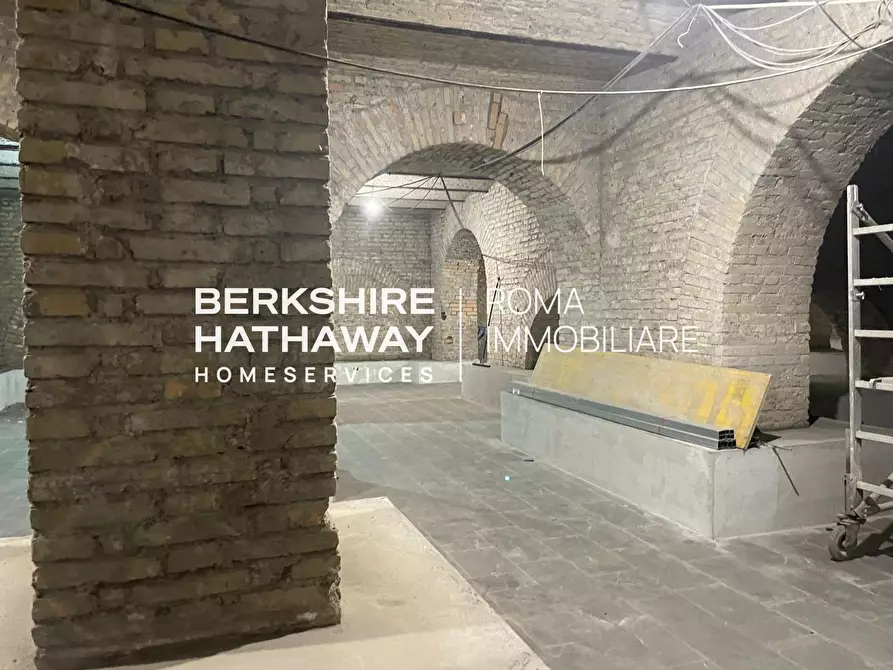 Immagine 10 di Locale commerciale in vendita  in Po a Roma