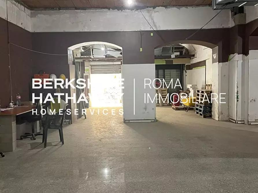 Immagine 15 di Locale commerciale in vendita  in Po a Roma