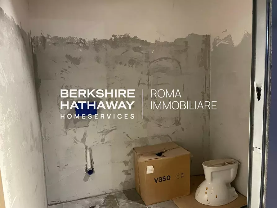 Immagine 14 di Locale commerciale in vendita  in Po a Roma