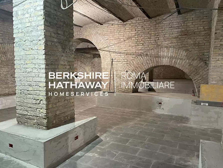 Immagine 18 di Locale commerciale in vendita  in Po a Roma