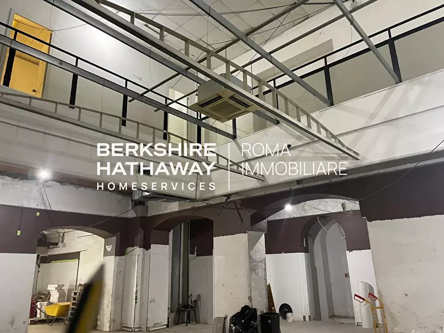 Immagine 19 di Locale commerciale in vendita  in Po a Roma