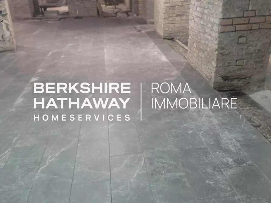 Immagine 22 di Locale commerciale in vendita  in Po a Roma