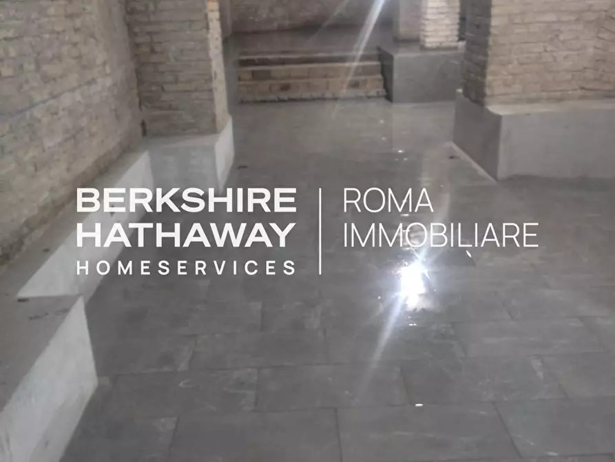 Immagine 25 di Locale commerciale in vendita  in Po a Roma