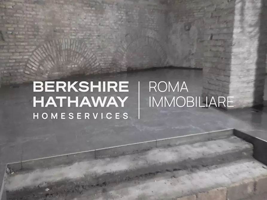 Immagine 29 di Locale commerciale in vendita  in Po a Roma