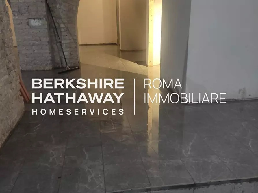 Immagine 30 di Locale commerciale in vendita  in Po a Roma