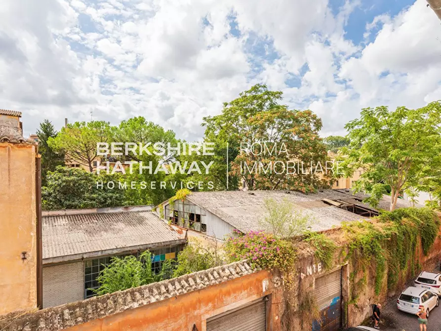 Immagine 9 di Appartamento in vendita  in di San Francesco di Sales a Roma