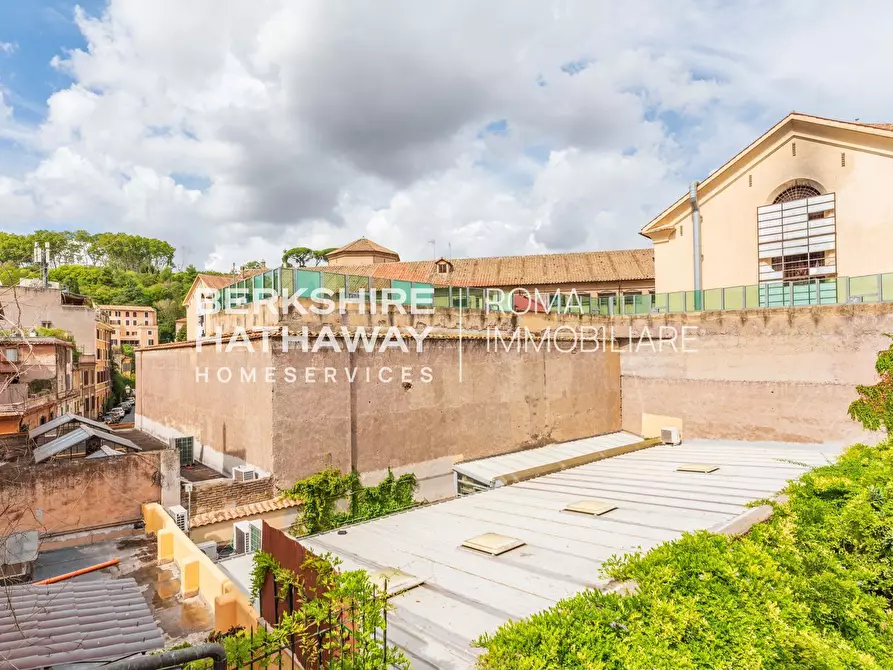 Immagine 10 di Appartamento in vendita  in di San Francesco di Sales a Roma