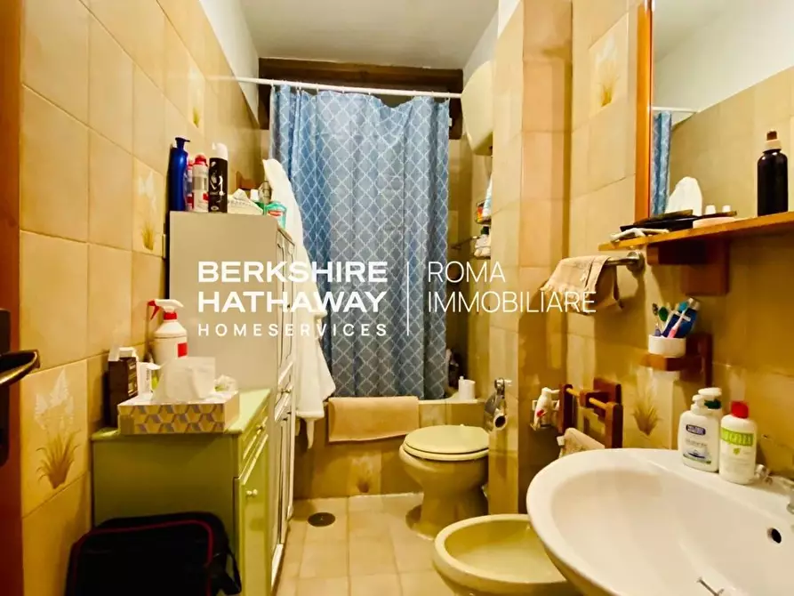 Immagine 15 di Appartamento in vendita  in Lucrino a Roma