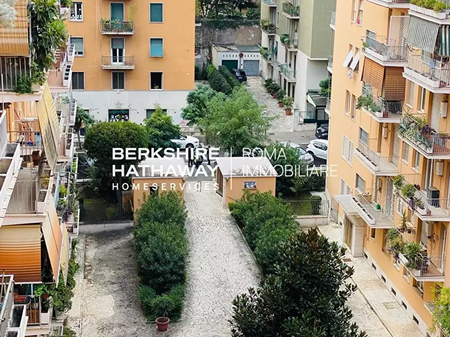 Immagine 21 di Appartamento in vendita  in Lucrino a Roma