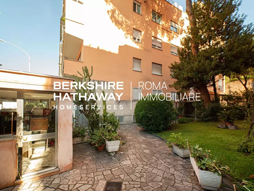 Immagine 27 di Appartamento in vendita  in di Francia a Roma