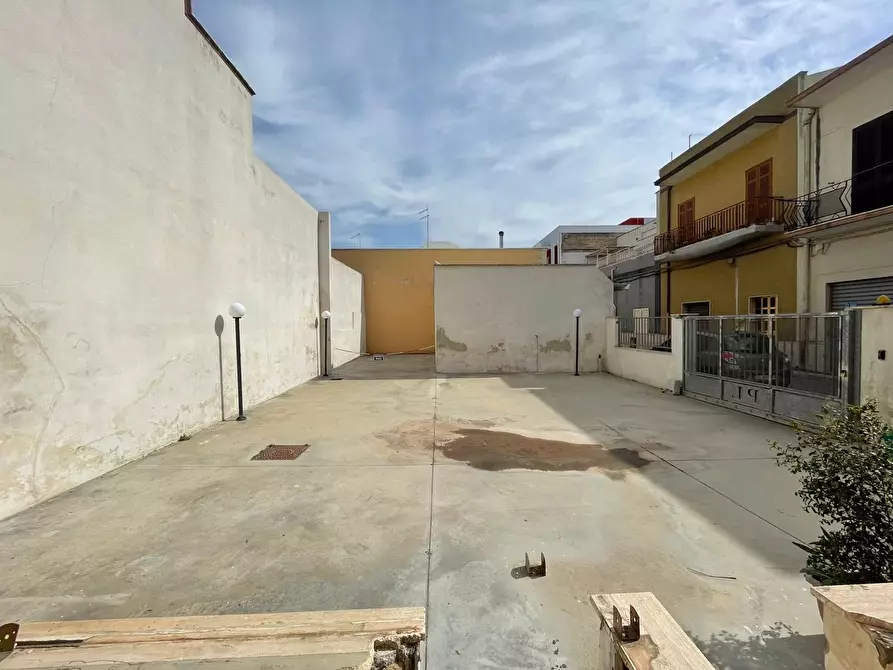 Immagine 21 di Locale commerciale in vendita  in Vittorio Emanuele II a Taranto