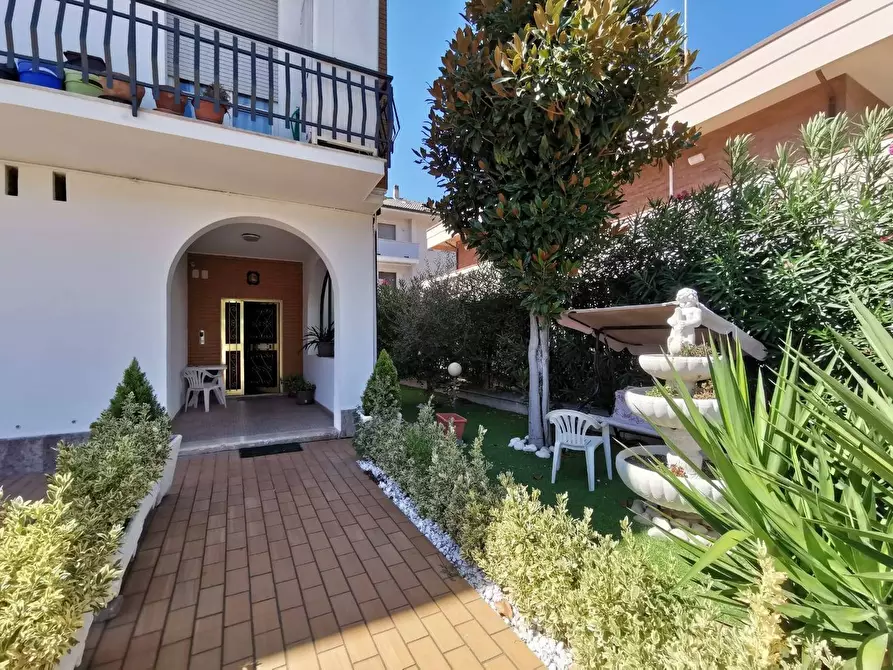 Immagine 2 di Casa indipendente in vendita  a Porto San Giorgio