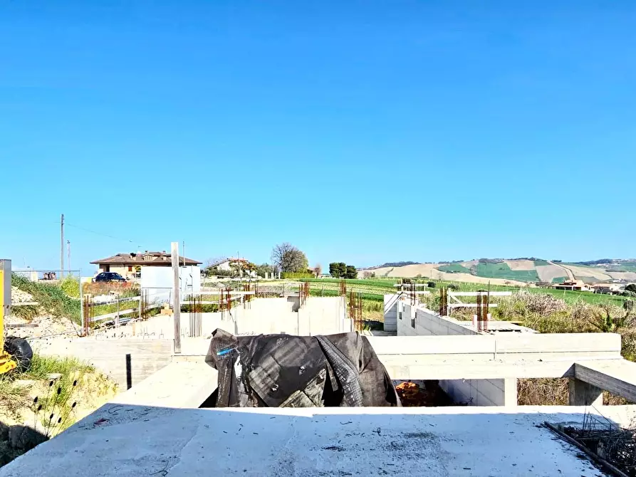 Immagine 3 di Villa in vendita  a Fermo