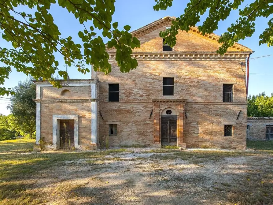 Immagine 1 di Rustico / casale in vendita  a Macerata