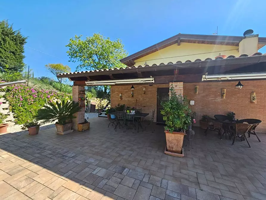 Immagine 2 di Villa in vendita  a Fermo