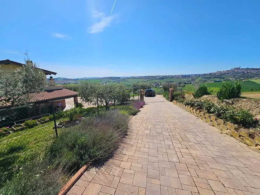 Immagine 7 di Villa in vendita  a Fermo