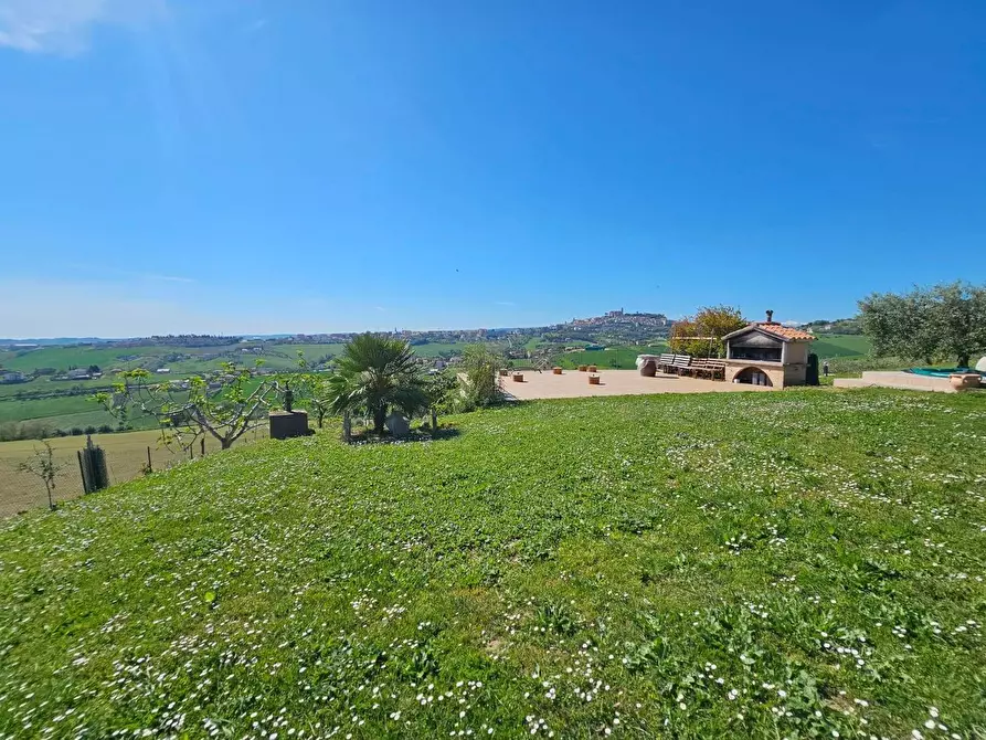 Immagine 8 di Villa in vendita  a Fermo
