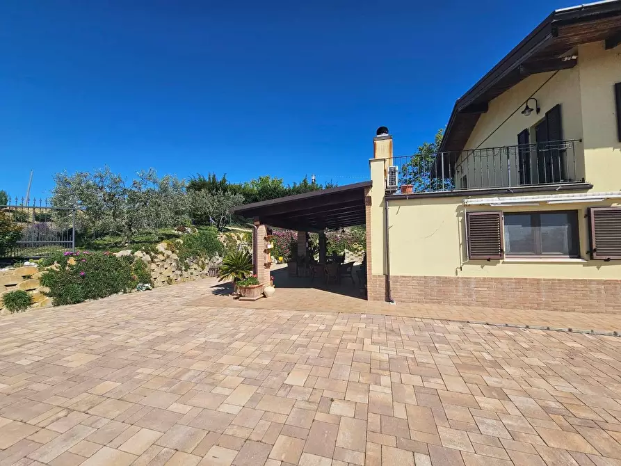 Immagine 18 di Villa in vendita  a Fermo