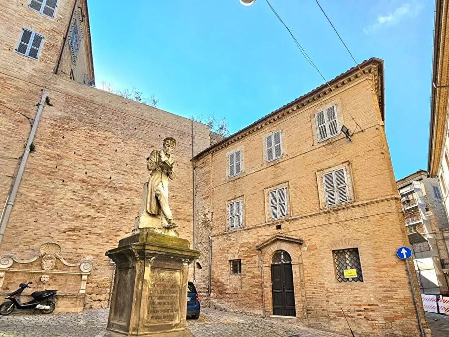 Immagine 1 di Casa indipendente in vendita  in uffreducci a Fermo