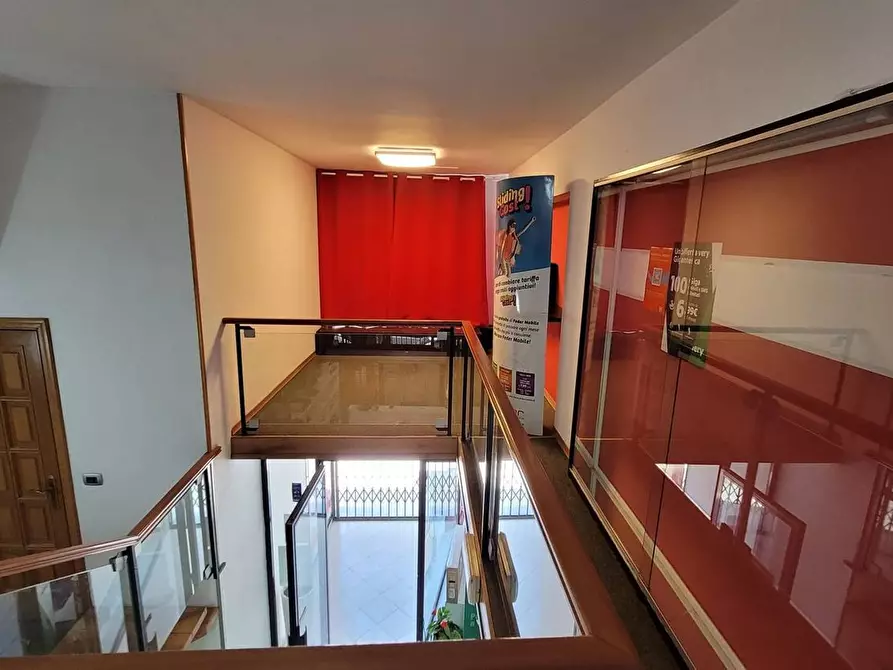 Immagine 2 di Locale commerciale in vendita  in Corso Vittorio Emanuele a Canicattini Bagni