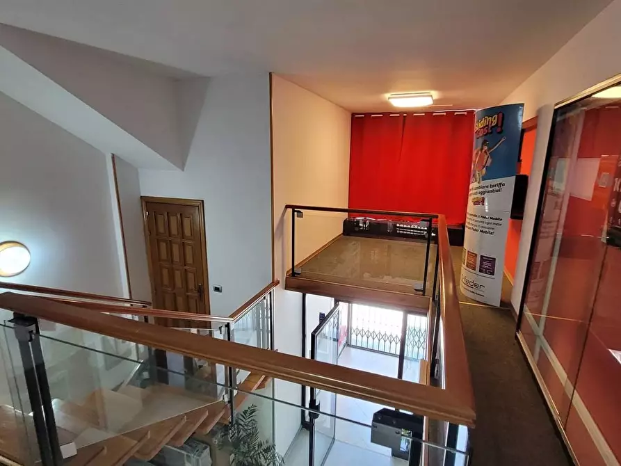 Immagine 3 di Locale commerciale in vendita  in Corso Vittorio Emanuele a Canicattini Bagni