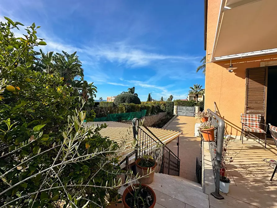 Immagine 10 di Villa in vendita  in Via Pietro Fillioley a Siracusa