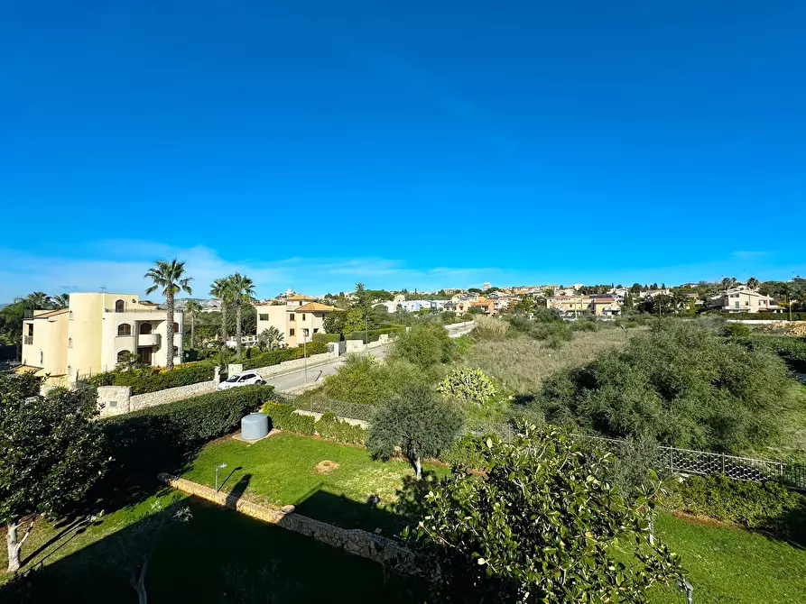 Immagine 30 di Villa in vendita  in Via Pietro Fillioley a Siracusa