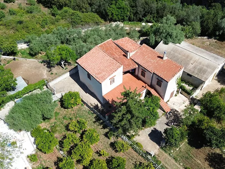 Immagine 1 di Villa in vendita  in Contrada Condotte a Canicattini Bagni