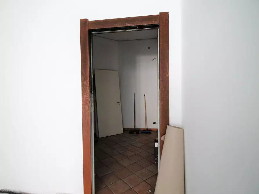 Immagine 10 di Locale commerciale in vendita  in Via Gioberti a Siracusa