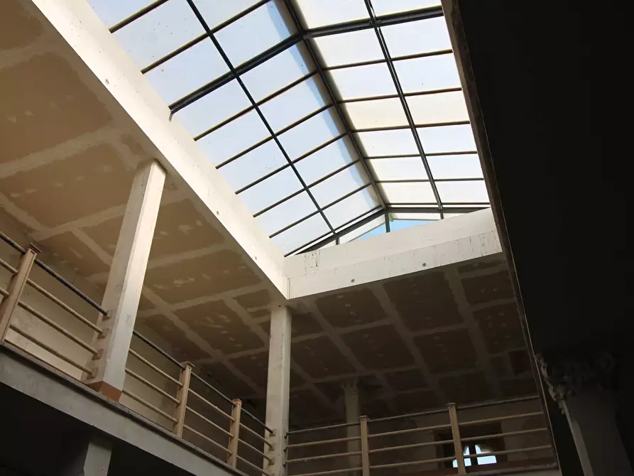 Immagine 9 di Palazzo in vendita  in Piazza Archimede a Siracusa