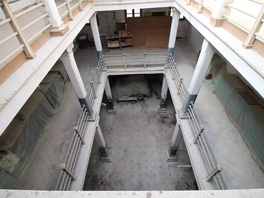 Immagine 11 di Palazzo in vendita  in Piazza Archimede a Siracusa