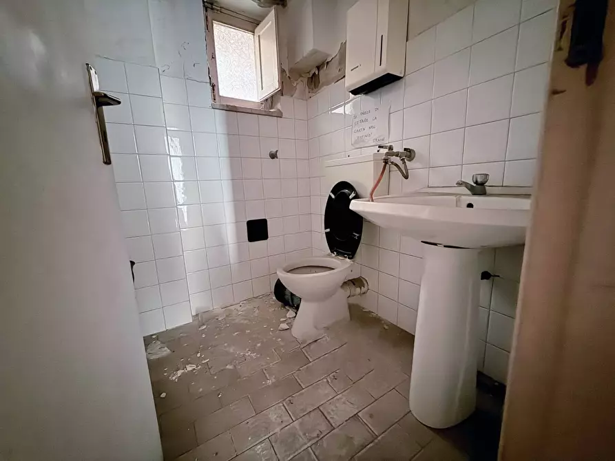 Immagine 20 di Locale commerciale in affitto  in Via Mosco a Siracusa