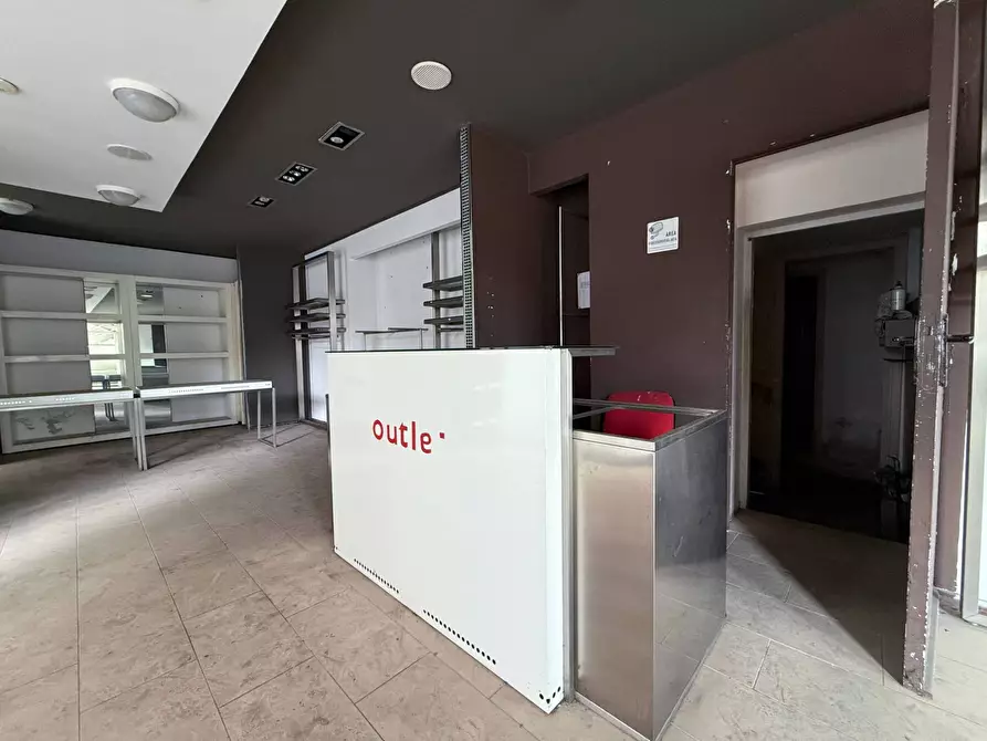 Immagine 21 di Locale commerciale in affitto  in Via Mosco a Siracusa