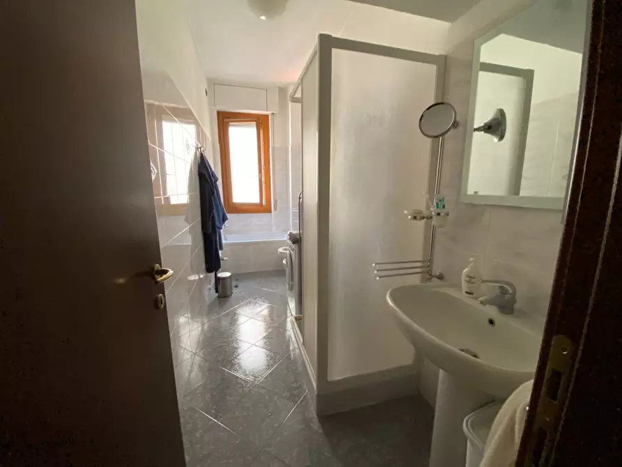 Immagine 15 di Appartamento in affitto  in viale stelvio a Milano