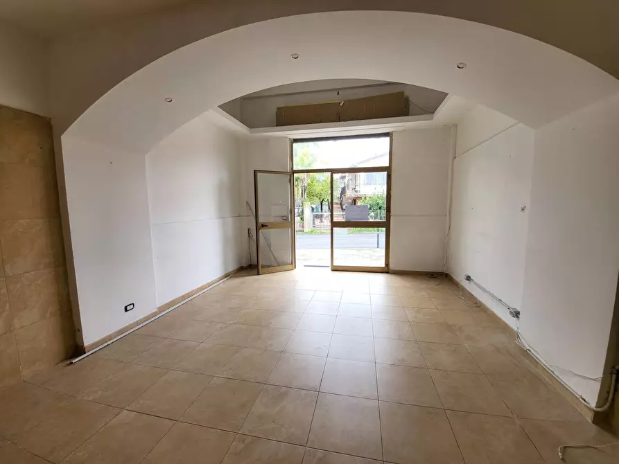 Immagine 4 di Locale commerciale in affitto  in Via Madonna del Carmine a Agropoli