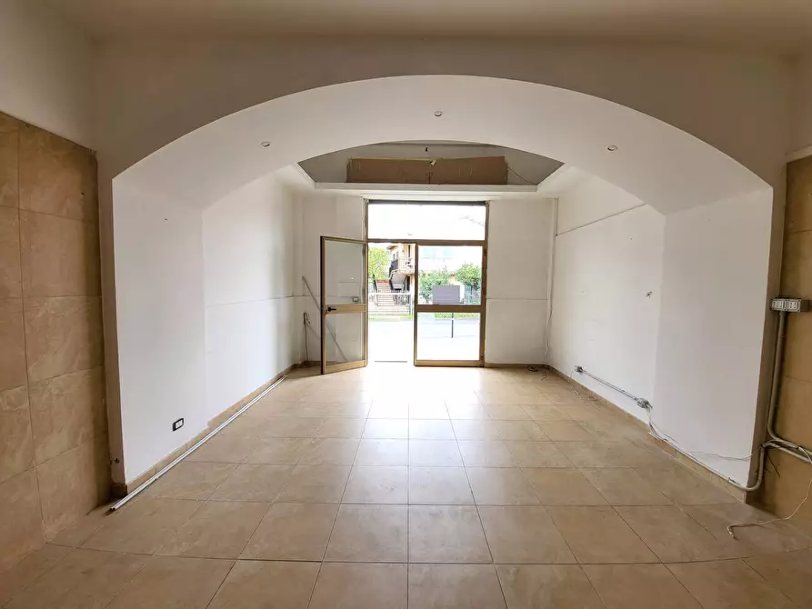 Immagine 6 di Locale commerciale in affitto  in Via Madonna del Carmine a Agropoli