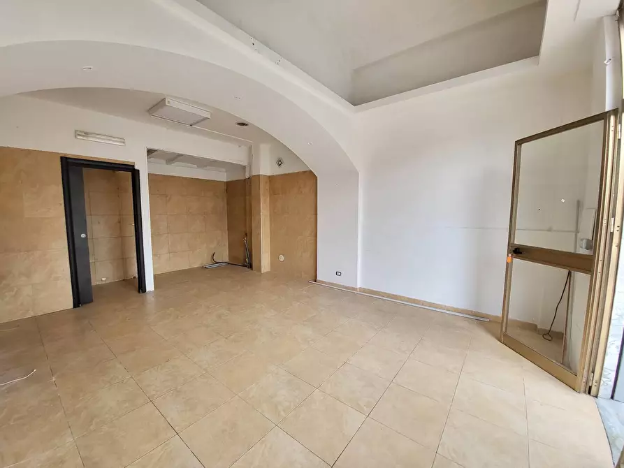 Immagine 9 di Locale commerciale in affitto  in Via Madonna del Carmine a Agropoli