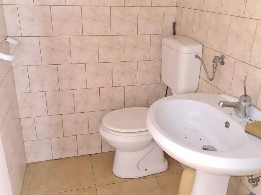 Immagine 11 di Locale commerciale in affitto  in Via Madonna del Carmine a Agropoli