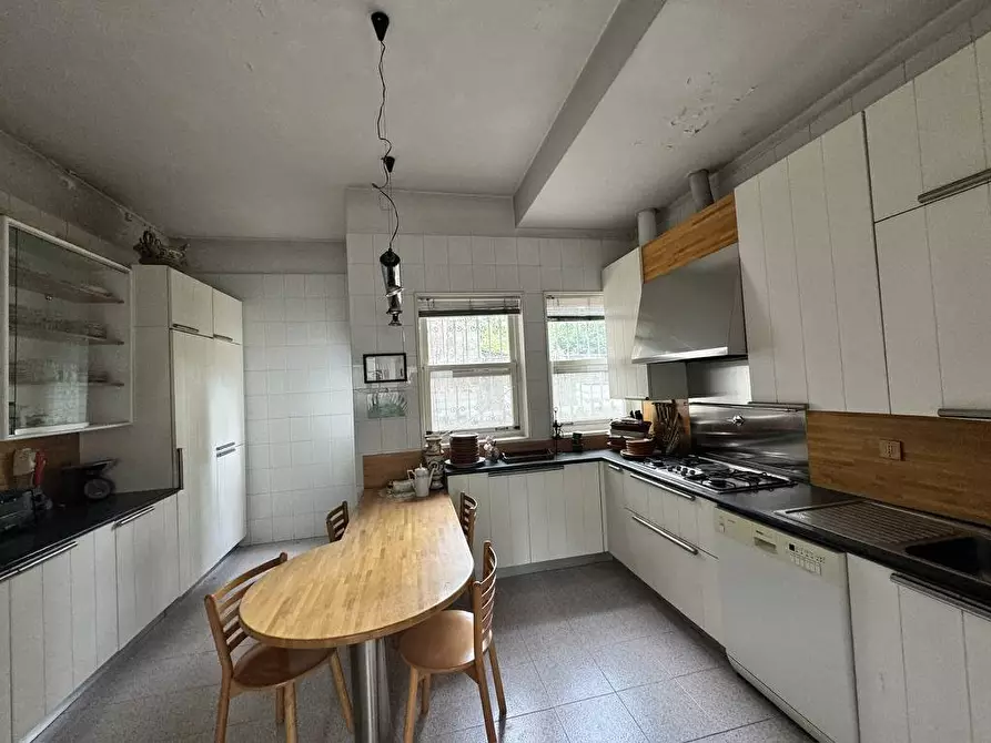 Immagine 3 di Villa in vendita  in via carducci a San Remo