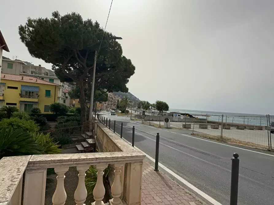 Immagine 14 di Appartamento in vendita  in via xx settembre a Ospedaletti