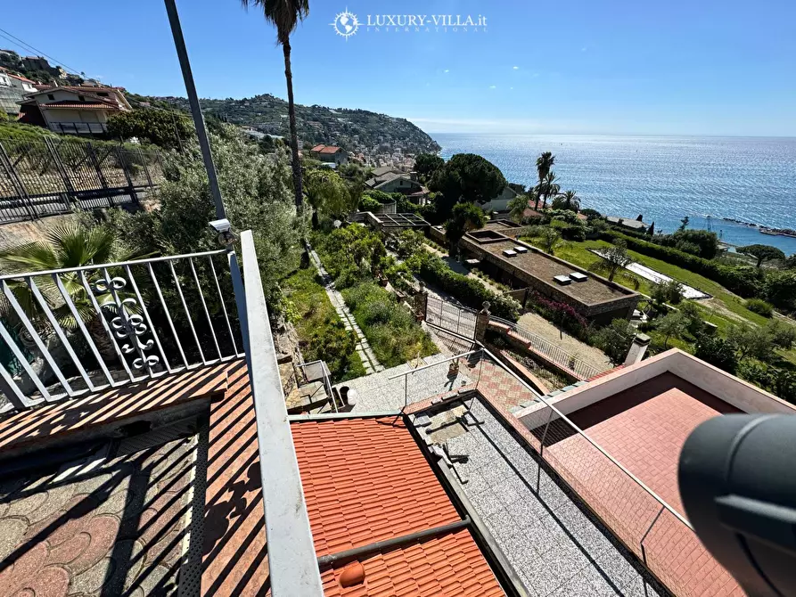 Immagine 3 di Villa in vendita  in strada termini a Ospedaletti