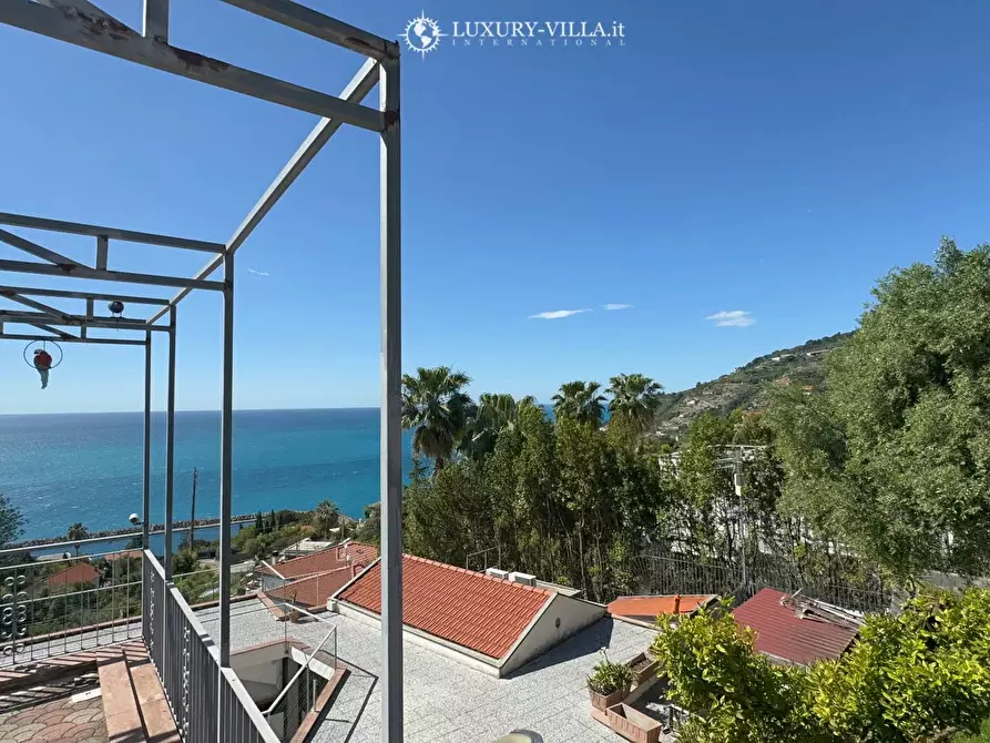 Immagine 4 di Villa in vendita  in strada termini a Ospedaletti