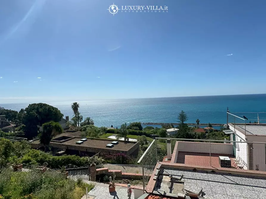 Immagine 5 di Villa in vendita  in strada termini a Ospedaletti