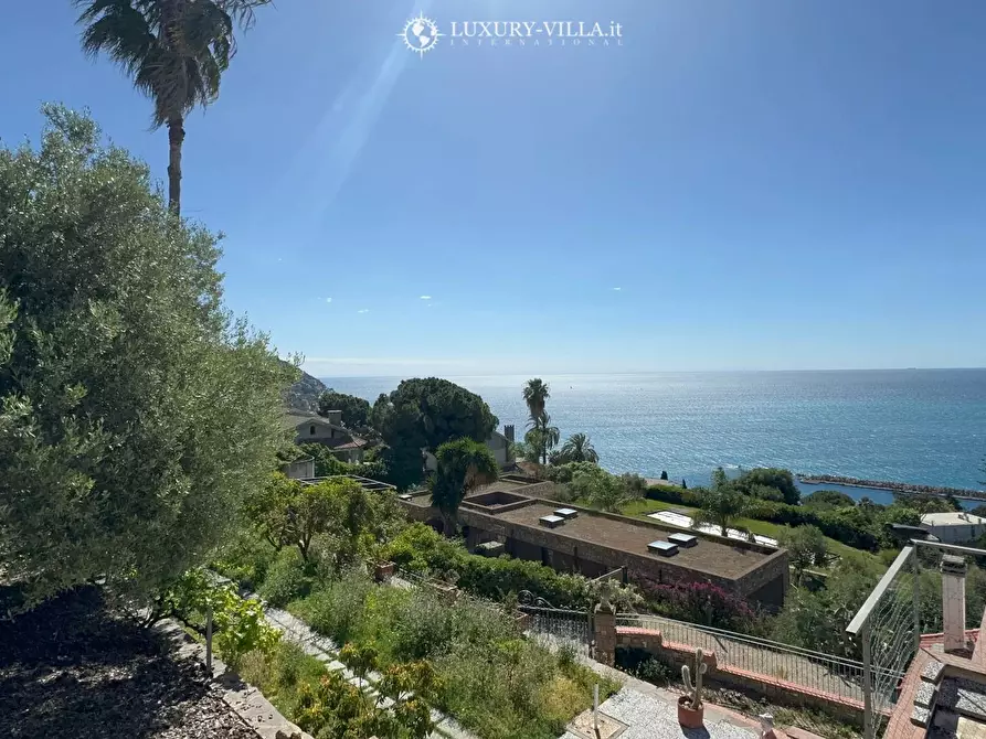 Immagine 6 di Villa in vendita  in strada termini a Ospedaletti