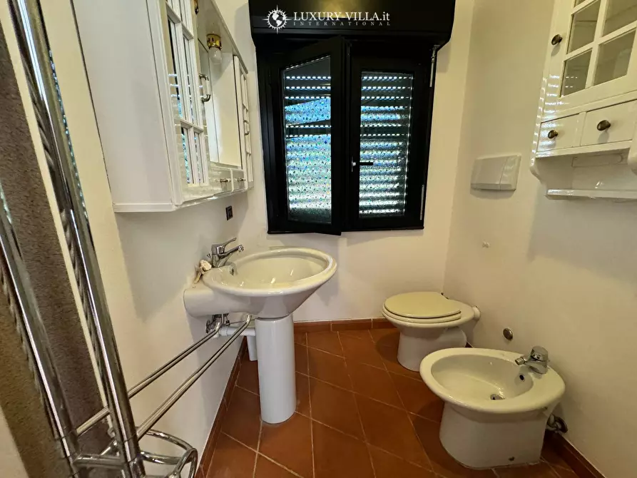 Immagine 10 di Villa in vendita  in strada termini a Ospedaletti