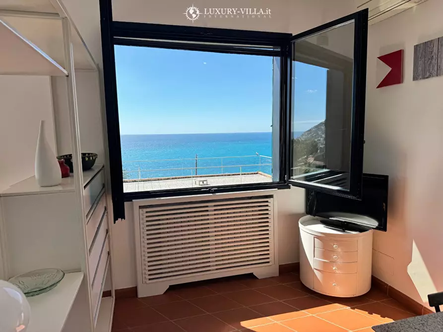 Immagine 12 di Villa in vendita  in strada termini a Ospedaletti