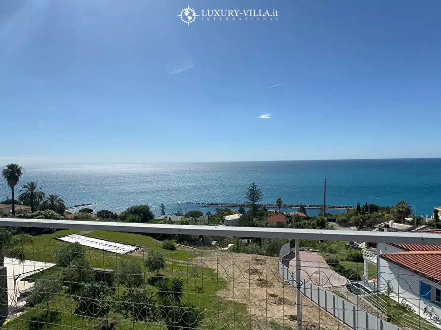 Immagine 14 di Villa in vendita  in strada termini a Ospedaletti