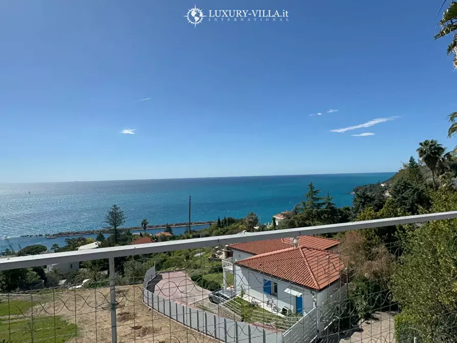 Immagine 15 di Villa in vendita  in strada termini a Ospedaletti