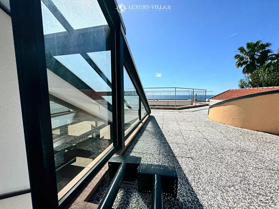 Immagine 17 di Villa in vendita  in strada termini a Ospedaletti