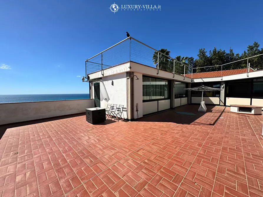 Immagine 21 di Villa in vendita  in strada termini a Ospedaletti